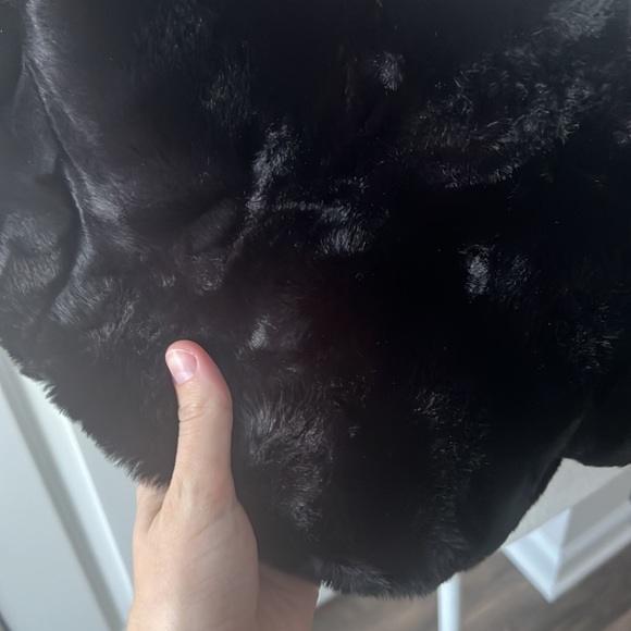 Black Fur Shawl - Picture 3 of 4
